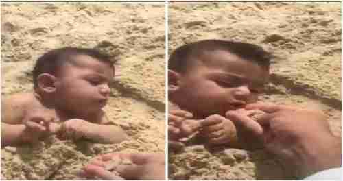 بالفيديو:   سعودي يدفن رضيع في الرمل ويطعمه حفنة من تراب 