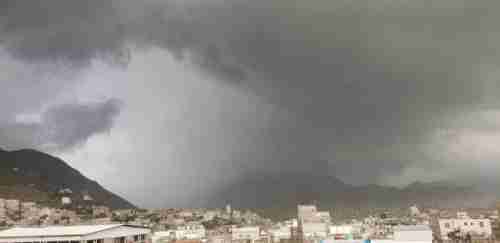   توقعات بهطول أمطار أكثر غزارة على ثلاث محافظات يمنية