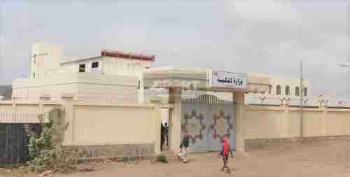 وزارة المالية: اجراءات مليشيا الحوثي عرقلت صرف مرتبات المتقاعدين وموظفي الدولة في مناطق سيطرتها