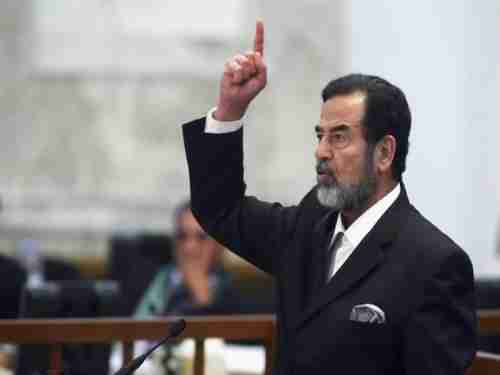 كبير المحققين الأمريكيين مع ‘‘صدام حسين’’ يفجر مفاجأة مزلزلة : له ولد لم يعرفه الإعلام وهذه قصة شبيه صدام!؟