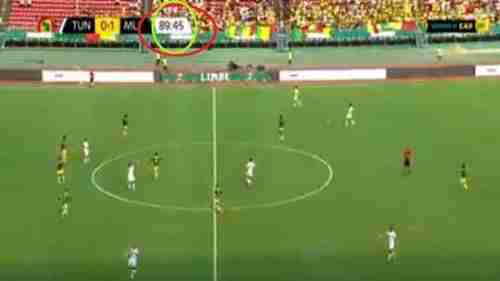 فضيحة مدوية في كأس إفريقيا.. الحكم ينهي مباراة تونس ومالي قبل نهاية الوقت الأصلي (فيديو)