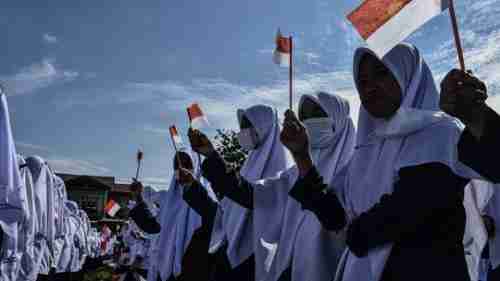 إندونيسيا.. 100 جلدة لامرأة بتهمة الزنا و15 للرجل