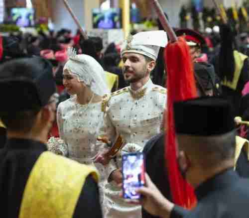 من هو الشاب “العربي” الذي تزوج ابنة سلطان بروناي في حفل زفاف أسطوري استمر أسبوع؟