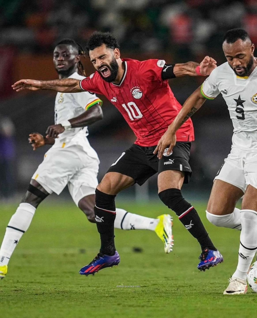 صلاح يترك المنتخب المصري ويعود الى ليفربول 
