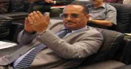 وزير من الحزب الاشتراكي اليمني يبحث عن كشك في جزيرة النخلة بدبي 