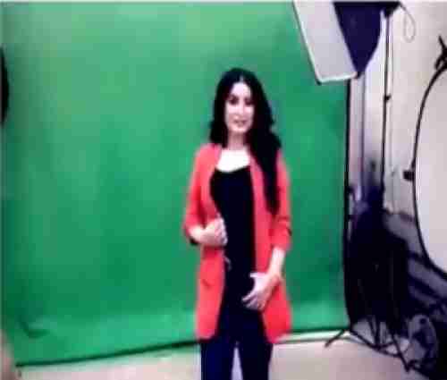 مذيعة سعودية شهيرة تثير جدلاً واسعاً .. ظهرت تستعرض جمالها في جلسة تصوير خاصة على صوت الأذان! (الاسم والصورة)