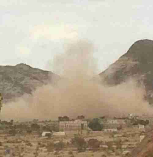 مدفعية الحوثي تطال بشكل عشوائي منازل المواطنين في قرى دمت بالضالع 
