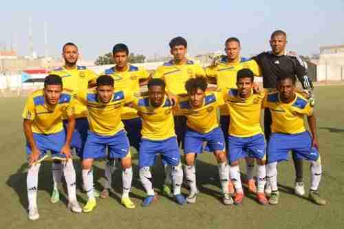 لاعب وحداوي سابق يكرم لاعبي الشعلة لفوزهم على الوحدة !