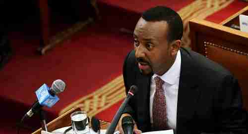 هدد الضباط وأحبط الانقلاب... رئيس وزراء إثيوبيا: لن تقلتوني قبل أن أقتل 6 منكم