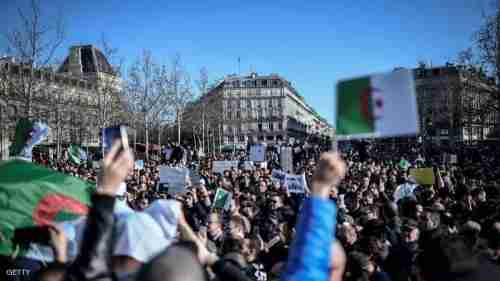 الجزائر.. خطاب رئاسي ومظاهرات و"حرب إعلامية"