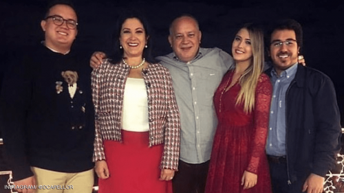 ذراع مادورو الأيمن يهرّب ابنيه خارج البلاد خشية "الانهيار"