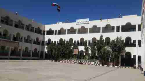 طالب يمني يفصل من مدرسته بسبب الصرخة الحوثية 