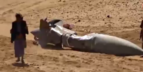 شاهد أول صورة لطاقم الطائرة السعودية التي سقطت في الجوف بعد أسرهم من قبل الحوثيين
