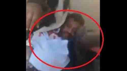 شاهد .. مشرف حوثي يقتل تاجر يمني في عنس رميا بالرصاص