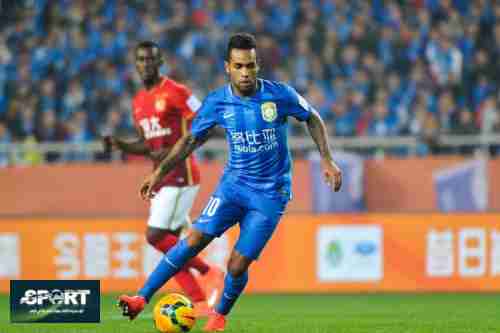 عرض أخير من الهلال السعودي إلى تيكسيرا.