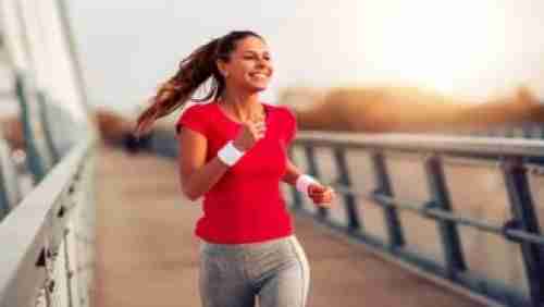 كيف يؤثر الركض على الصدر والرحم لدى النساء؟  