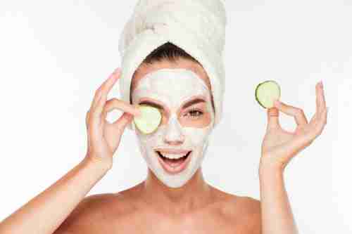 8 فوائد حقيقيّة وراء تطبيق القناع التجميلي للبشرة