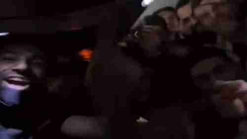 من داخل الحافلة.. محمد صلاح ولاعبو المنتخب المصري يحتفلون على أنغام روبي: "هوبا"! (فيديو)