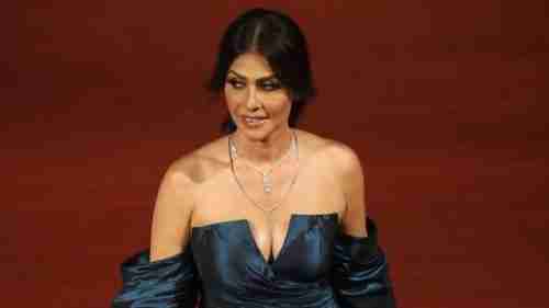 فنانة مصرية مشهورة تثير جدلا بتصريحاتها عن الرضاعة الطبيعية: لست بقرة!