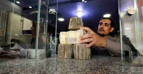 إرتفاع عمولة الحوالات من عدن إلى صنعاء بعد انهيار أسعار الصرف
