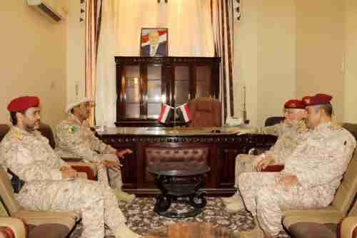رئيس هيئة الاركان في اليمن يناقش الوضع في نطاق المنطقة العسكرية الأولى