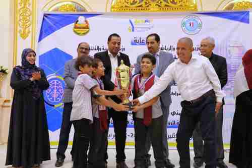 وزيرا الشباب والرياضة والتربية والتعليم يكرمان الفائزين في البطولة الوطنية للروبوت