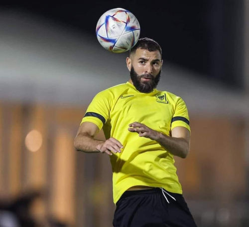 مفاجأة وراء أزمة بنزيما في اتحاد جدة