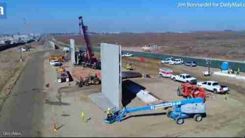 من أجل جدار المكسيك.. ترامب يطلب "الولاء"