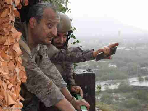قائد قوات التحالف  الفريق الركن / الأمير فهد بن تركي آل سعود يظهر في الخطوط المتقدمة بصعدة اليمنية 