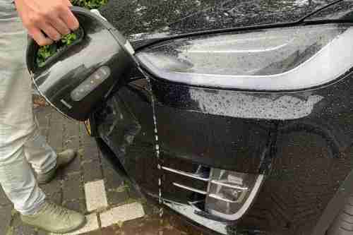 بفضل هذه الحيلة العبقرية بالماء المغلي ، يمكنك أن تقوم بهذا لسيارتك