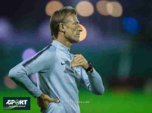 مدرب المنتخب السعودي يتجاهل تداعيات كورونا