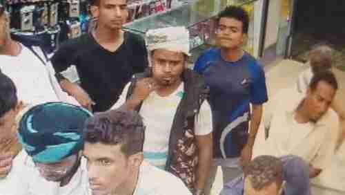 شاهد بالفيديو كيف تمكن لص من سرقة جوال من محل الكترونيات بالحديدة