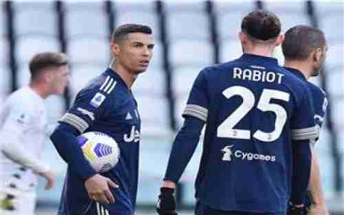 رونالدو يُطالب بصفقتين للبقاء في يوفنتوس
