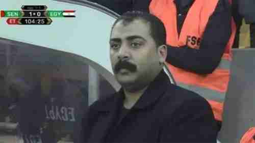 من هو الشخص الذي أثار الجدل بظهوره في مباراة مصر والسنغال؟ (صورة)