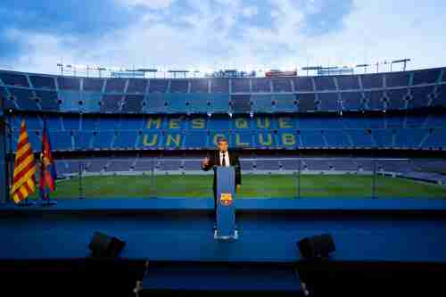لابورتا: سأواجه كل الأوغاد الذين يريدون تلطيخ درع برشلونة