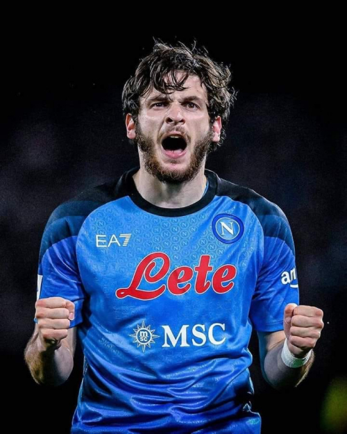 كفاراتسخيليا يرد على أنباء ارتباطه ببرشلونة