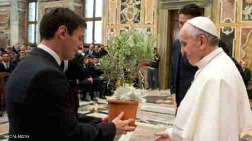 البابا: لا يجوز لعشاق ميسي "تدنيس المقدسات"