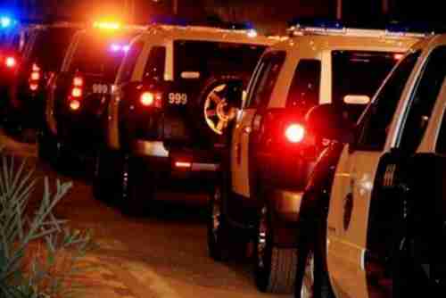 شاهد بالفيديو: مداهمة وكر بالرياض تقام فيه حفلات مشبوهة.. وكاميرات سرية لابتزاز الفتيات