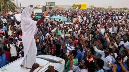 محتجو السودان: لن نفض الاعتصام قبل "تسليم السلطة"