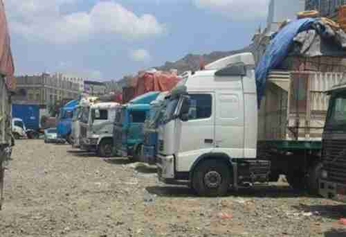   إب..الحوثيون يحتجزون عشرات الشاحنات الإغاثية
