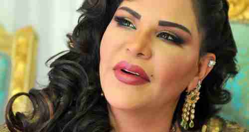 شاهد.. صورة مثيرة للغاية لشقيق الفنانة الإماراتية “أحلام” تشعل جدلاً بسبب “ملامحه الأنثويّة”!