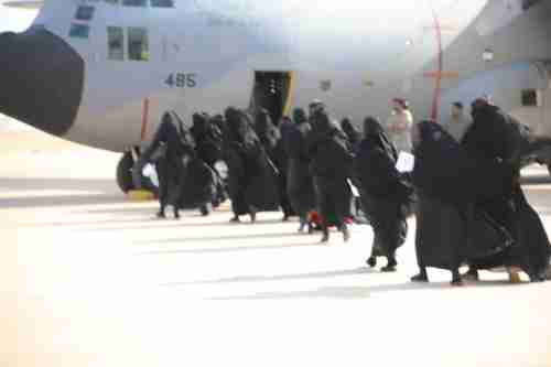  عودة 48 شخصا ًمن معتمري المهرة  الى مطار الغيضة الدولي 
