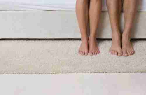 موقع امريكي: كورونا يتسبب بضعف الرغبة الجنسية لدى الازواج