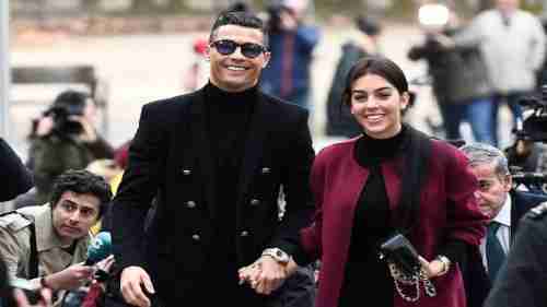 سوشيال ميديا الرياضة: رونالدو يسابق جورجينا.. وطلب غريب من راشفورد للجماهير (صور)