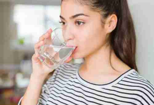 5 أسباب لشرب الماء بوفرة في رمضان.. بالإنفوجرافيك