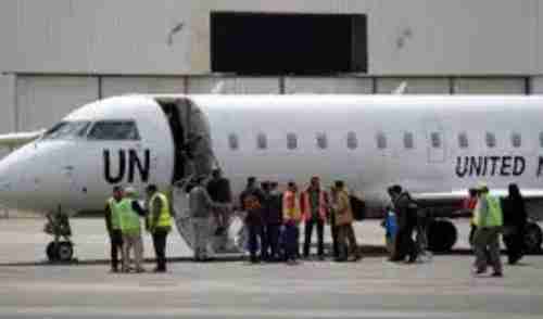طائرات الامم المتحدة تساعد الحوثي في شراء الاسلحة 