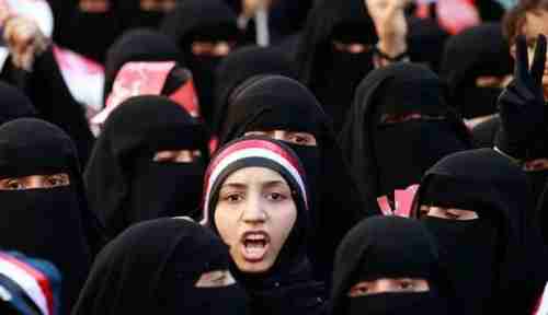الحوثي يفرض قيودا جديدة على حركة المراة اليمنية وسفرها 