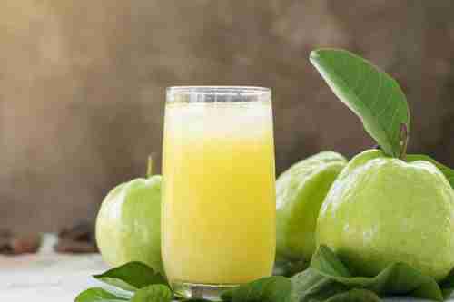 فوائد عصير الجوافة ممتازة وأهمها خفض ضغط الدم للمراة