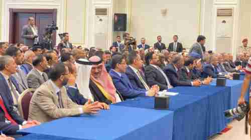 ”محاولات بأساليب غير مبررة”.. سياسي سعودي: هذا ما حدث في عدن بعد أداء المجلس الرئاسي اليمين الدستورية