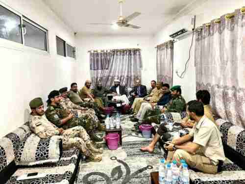 نائب رئيس المجلس الرئاسي يلتقي قادة الأجهزة الأمنية في عدن ولحج